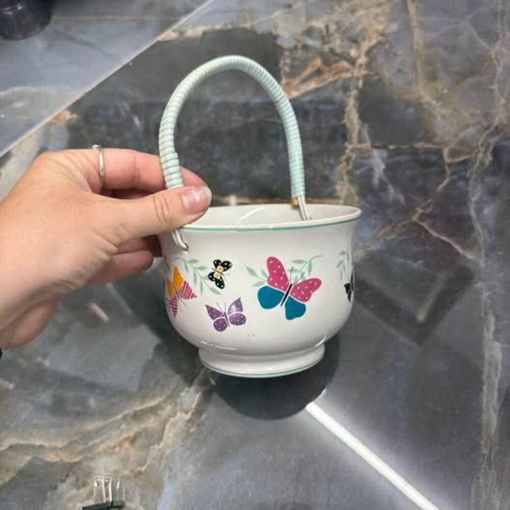 Butterfly pot